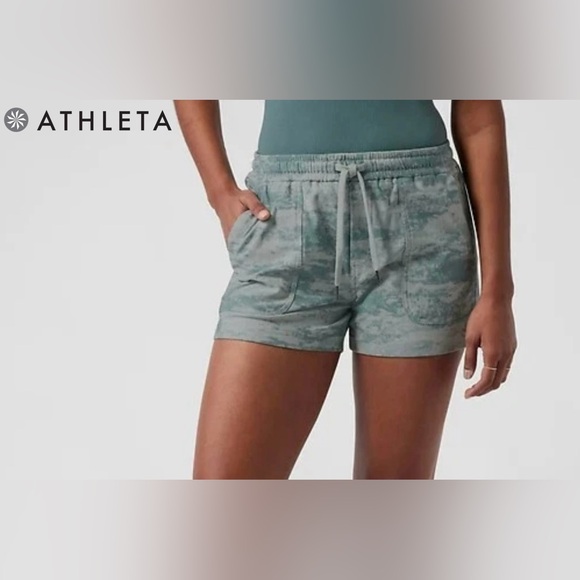 Athleta Pants - ATHLETA Farallon Short Fog Camo Coast Green Women’s Size: Small